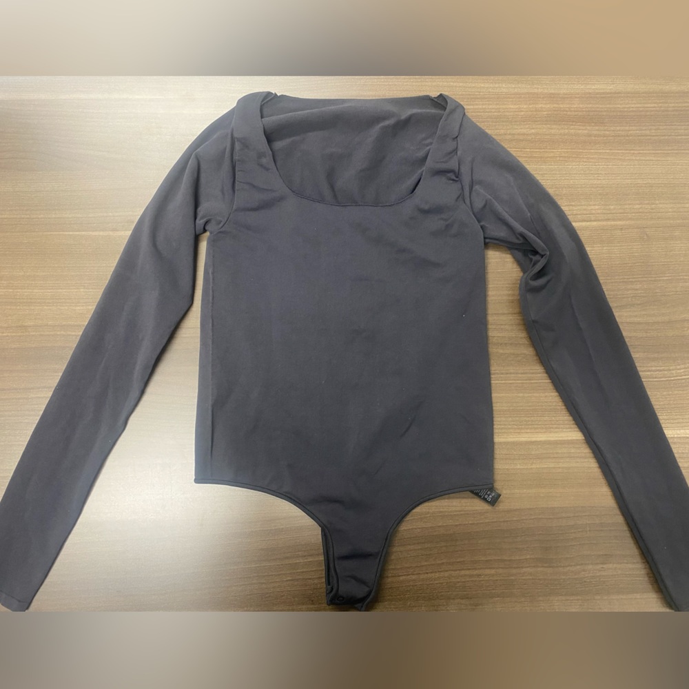 SKIMS Fits Everybody Long Sleeve Scoop Bodysuit